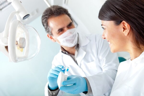 Lấy cao răng thường xuyên ở phòng khám nha khoa