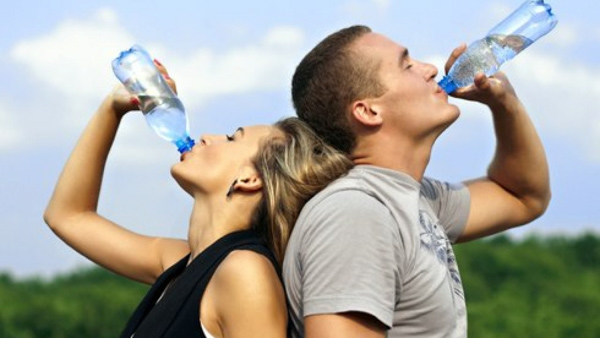 Sử dụng nước uống chứa nhiều fluor