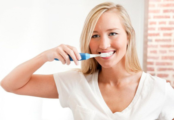 Sau sinh mẹ có nên đánh răng không?