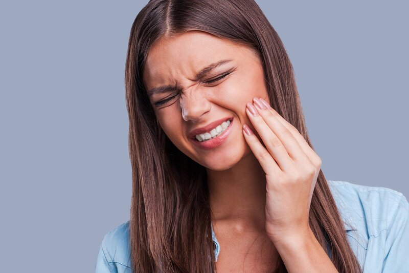 Đau răng là vấn đề răng miệng phổ biến mà nhiều người gặp phải
