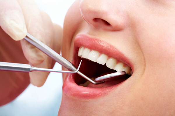 Công nghệ máy xông Laser là một giải pháp hiệu quả và an toàn để loại bỏ các mảnh răng còn sót sau khi nhổ răng