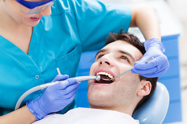 Thăm khám nha khoa định kỳ là một phần quan trọng trong chăm sóc răng miệng