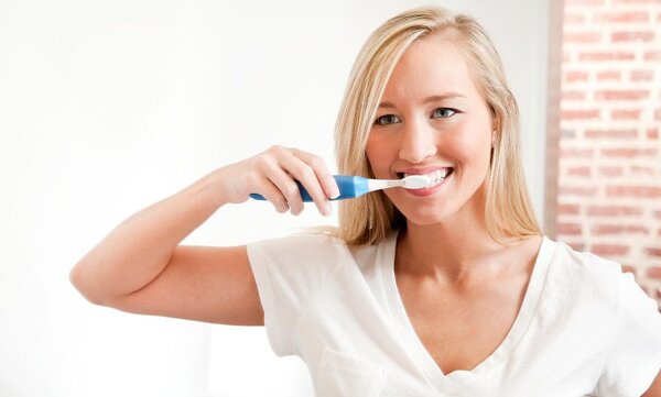 Chăm sóc răng miệng sau khi bắc cầu răng sứ