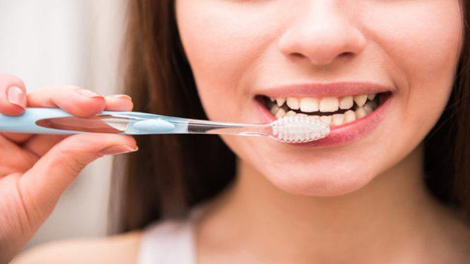 Vệ sinh răng miệng hằng ngày ngăn ngừa nhiễm khuẩn răng miệng
