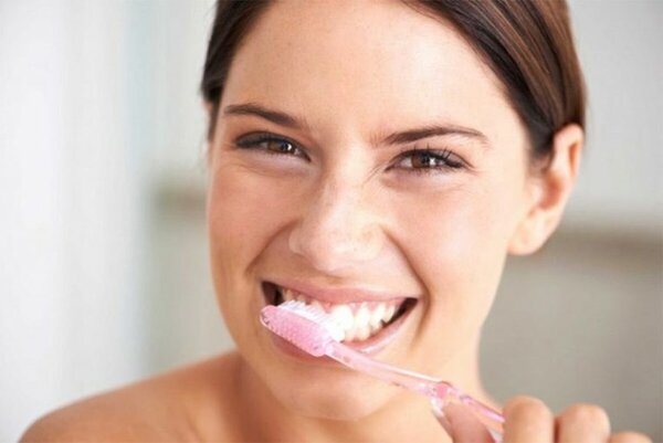 Vệ sinh răng miệng đúng cách là cách đơn giản và hiệu quả nhất giúp phòng ngừa sâu răng