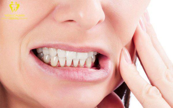 Nghiến răng cũng là một trong những nguyên nhân gây đau quai hàm