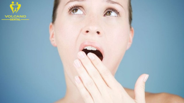 Bọc răng sứ có bị hôi miệng không? Cách khắc phục?
