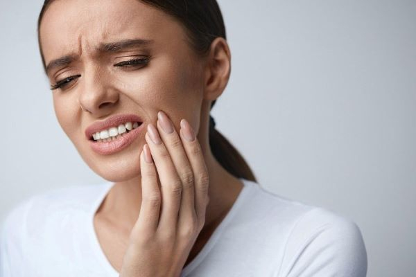 Thế nào là bấm huyệt trị đau răng?