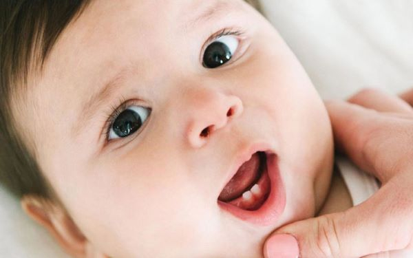 Những dấu hiệu nhận biết trẻ mọc răng là gì?