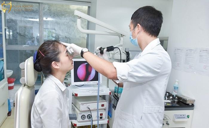 Khi có các dấu hiệu nghi ngờ viêm xoang hàm bạn nên đến gặp bác sĩ chuyên khoa để được thăm khám và chẩn đoán chính xác