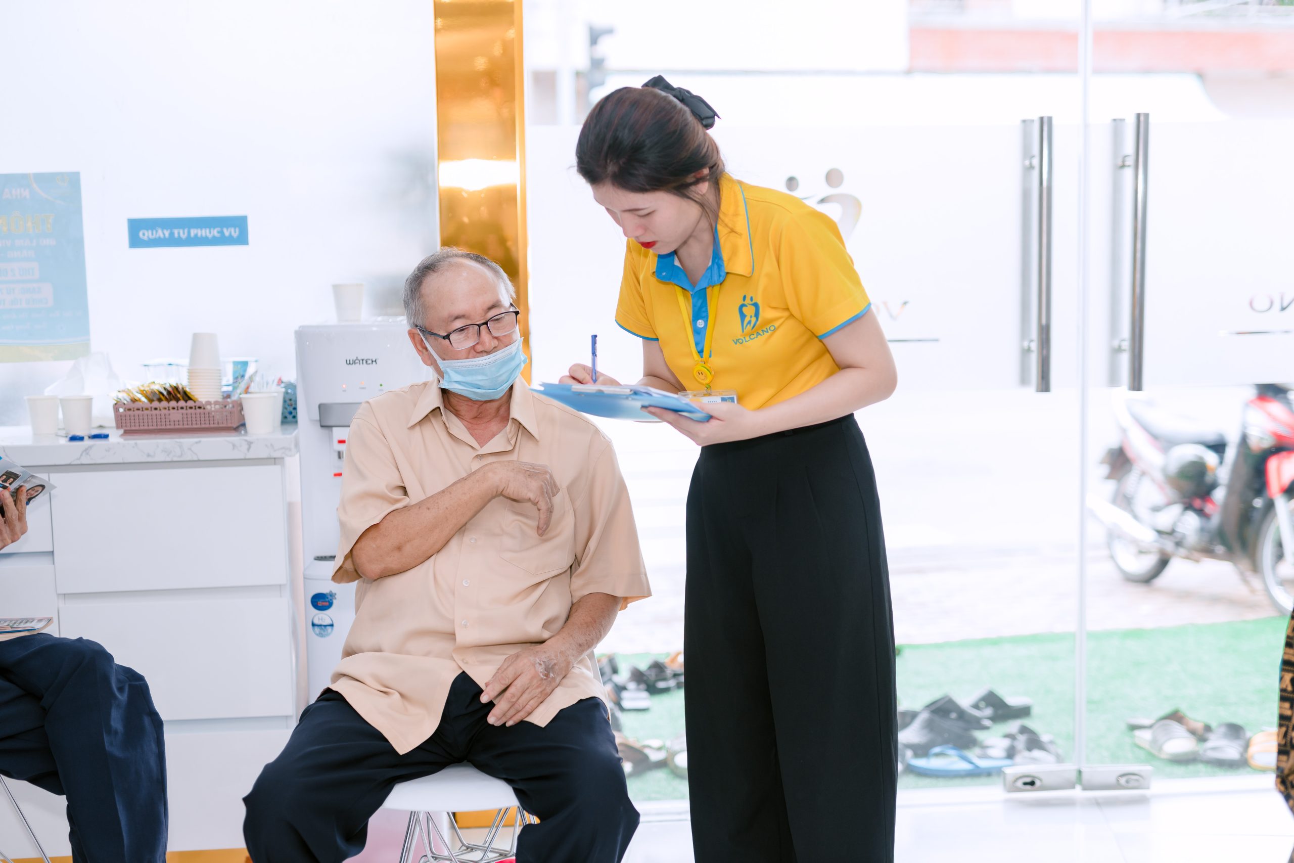 Nhân viên tư vấn viên
